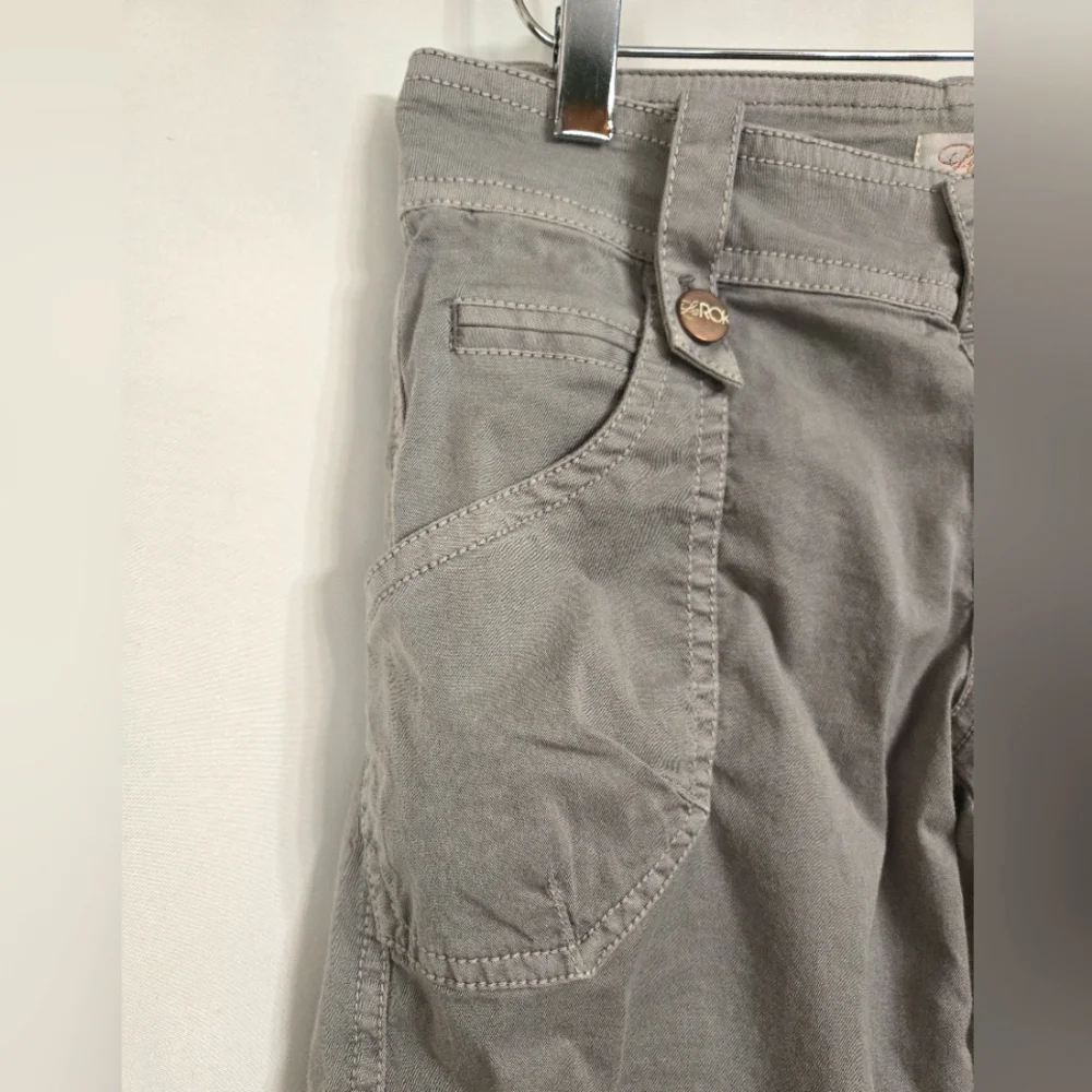LaRoc Gray Summer Shorts  Roll up Cuffs. Size 4 - Picture 3 of 9